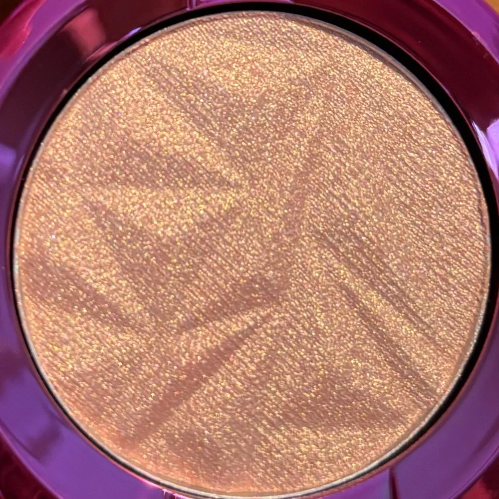 BECCA Shimmering Skin Perfector Pressed Powder